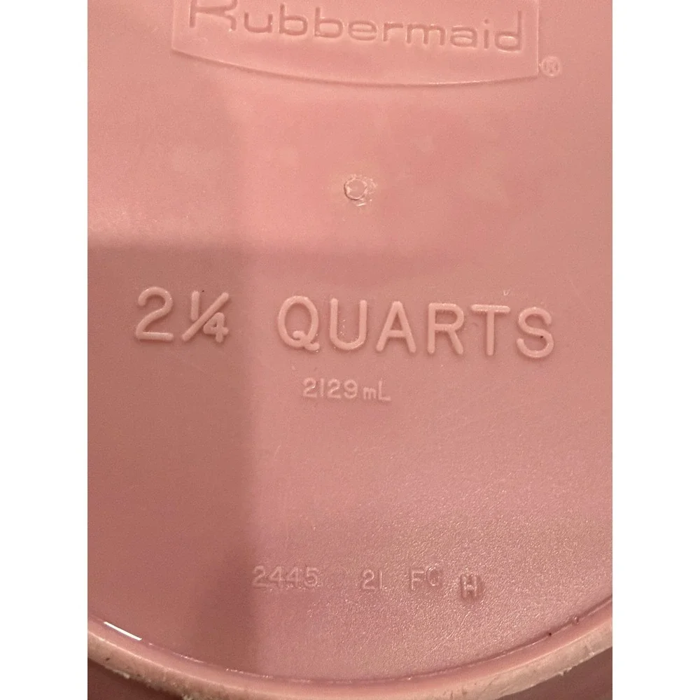 Vintage Rubbermaid Pink Pitcher 2 1/4 Qt 2129 mL White Lid Retro Kitchenware